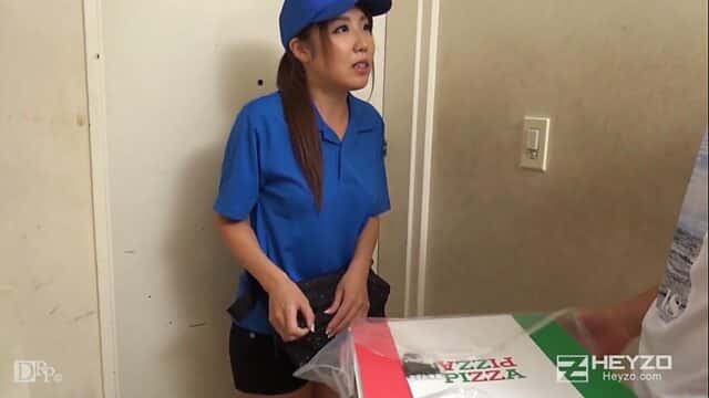 Naughty Delivery, Pizza and a Creme Pie – Rina Uchimura